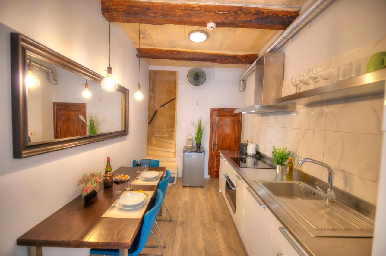 Romantic And Historical Maisonette In The Center Of Valletta Mbal1-1 Exterior photo